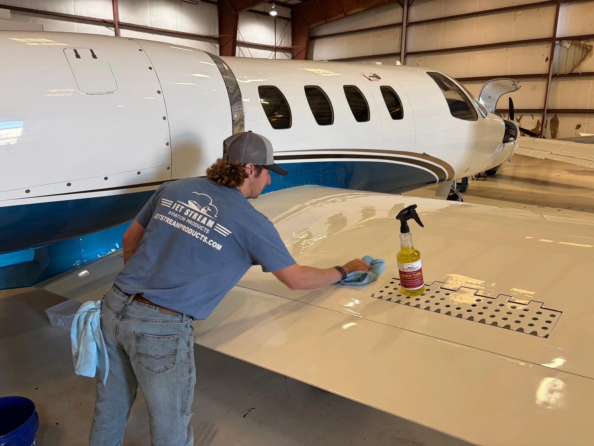 Quick Turn Exterior Aircraft Spray and Wipe Quick Detailer Jet Stream Aviation Products Inc.
